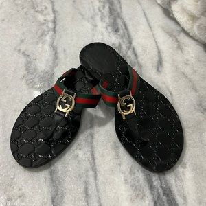 Gucci black leather sandals. Gold accessories